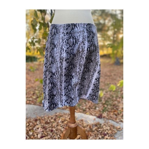 Snakeskin Print Mini Skirt Zip Hemline Stretch - Picture 10 of 10